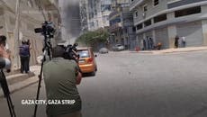 戦闘が勃発する中、イスラエルの戦闘機がガザの建物を攻撃