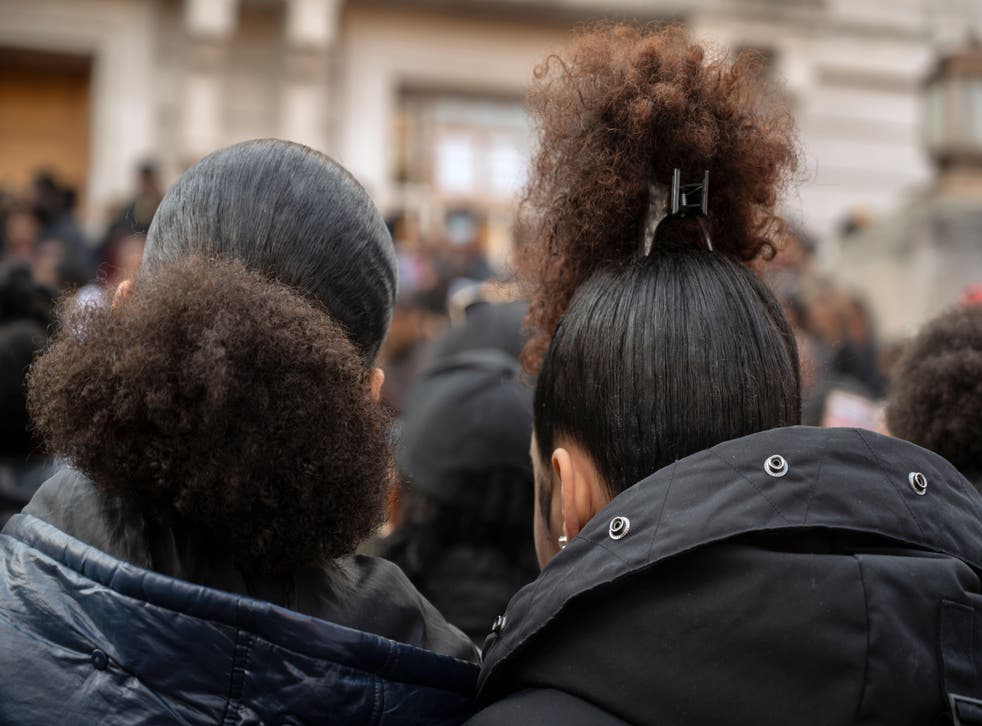 Hundreds of protesters attended a rally in March front of London’s Hackney Town Hall to demonstrate their support of Child Q ("Vous remarquerez que le matin l'oignon aura un peu ratatiné car il aura absorbé les odeurs)