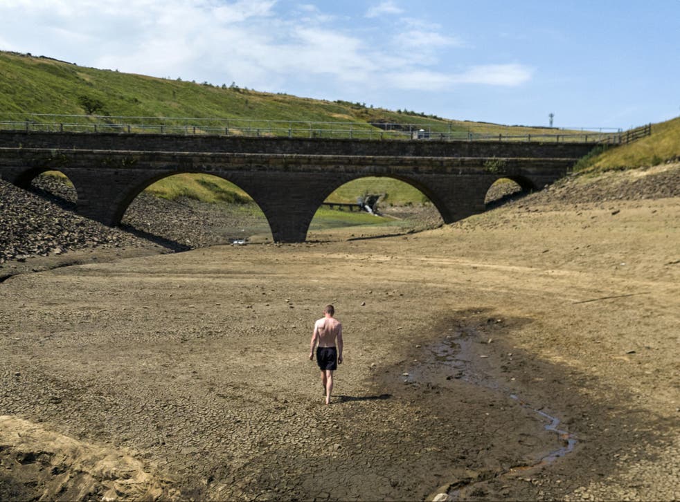 <p>The dried-up Dowry Reservoir near Oldham, Greater Manchester, in July </磷>