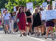 Departamento de Justiça pede que juiz suspenda proibição de aborto em Idaho