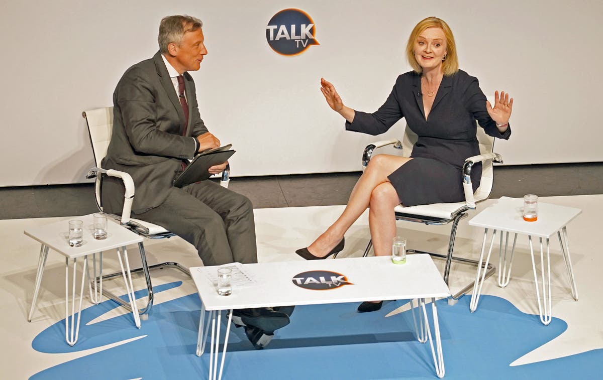 Liz Truss apologises for attacking media during leadership hustings