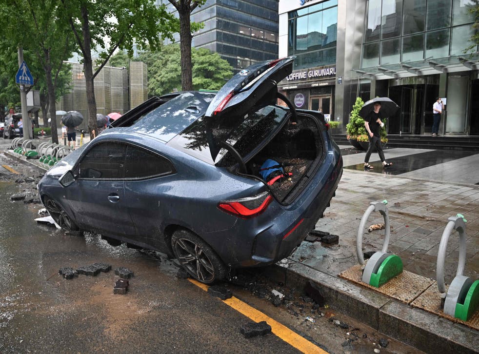 <p> A car damaged by flood water is seen on the street after heavy rainfall at Gangnam district </s>