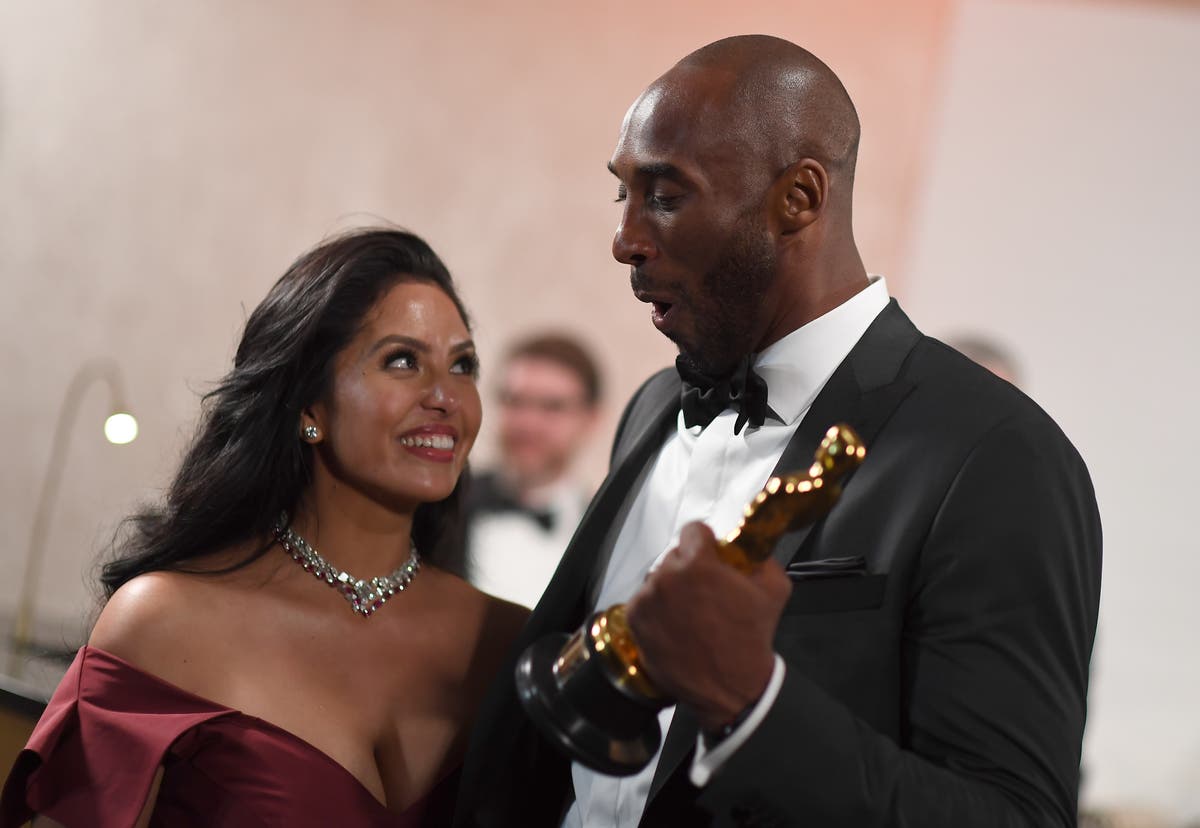 Kobe Bryant’s wife walks out of courtroom in tears during description of crash photos