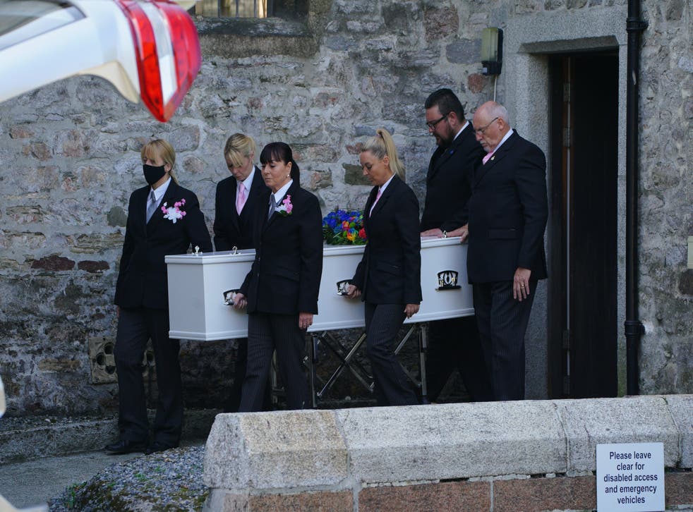 Em volta 300 people attended the funeral of Lee and Sophie Martyn (PA)