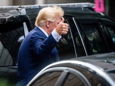Trump-nyheter – direkte: Trump says FBI stole his passports, ignoring calls to tone down Mar-a-Lago raid rhetoric