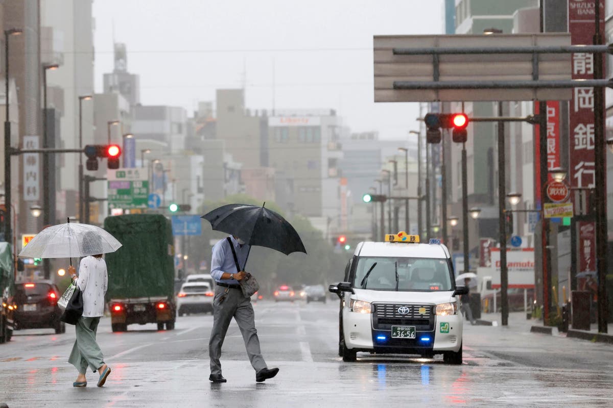 Tropiese Storm Meari gaan na Japan, gepak met winde, reën