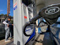 Average US gasoline price falls 45 centavos para $4.10 per gallon