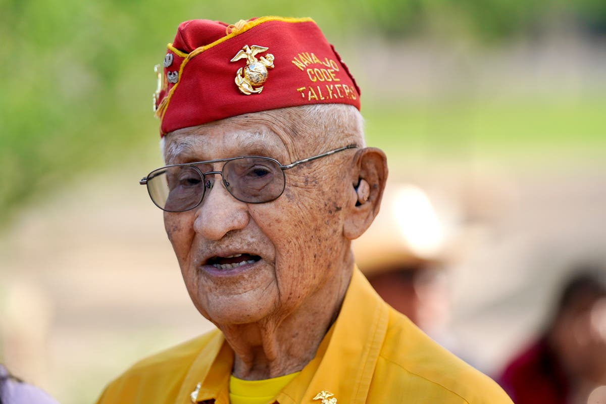 80 anos depois, Navajo Code Talker marks group's early days