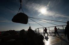 Greenpeace beplanning van 'boulder versperring' in Cornish mariene beskermde sone