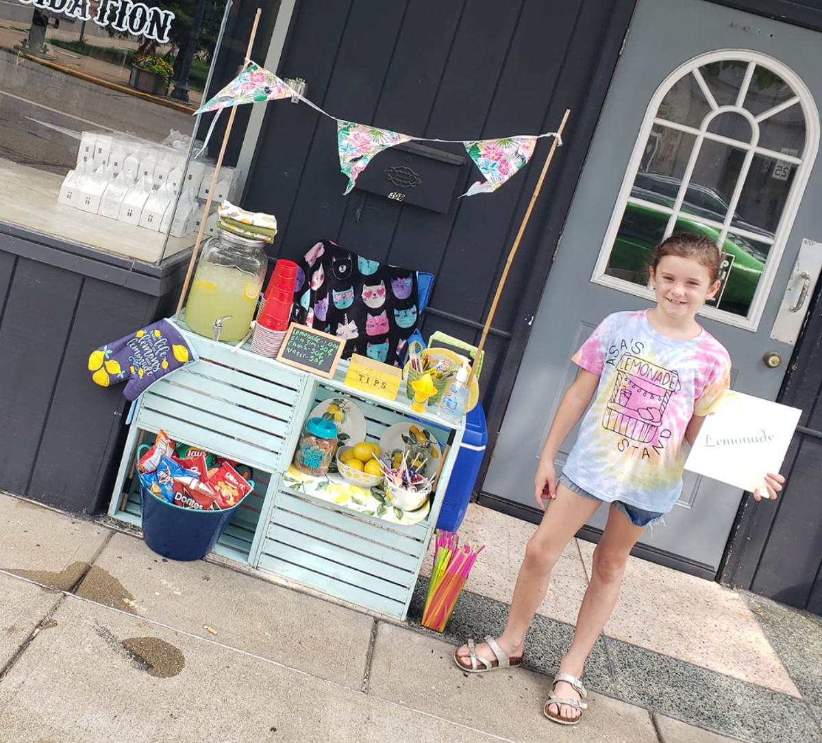 Little girl’s lemonade stand without permit is shut down by police 