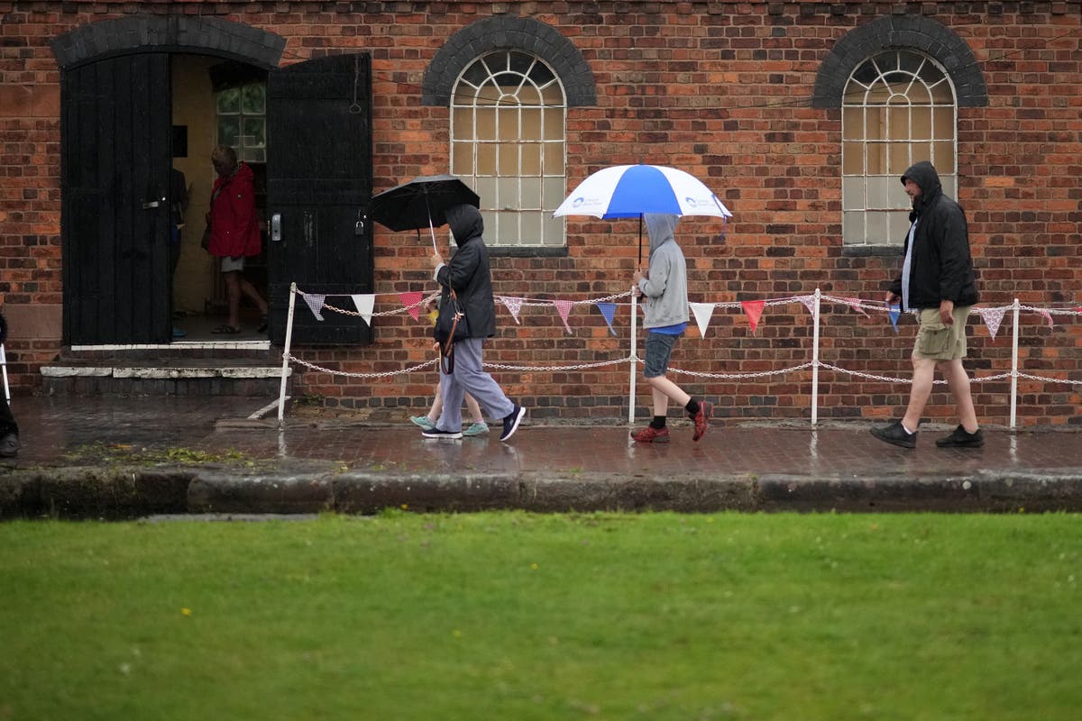 Thunderstorms and downpours as rain arrives after extreme heatwave
