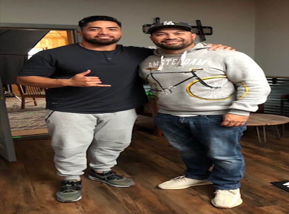 <p>Te’o, droite, poses with the co-director of Untold, Tony Vainuku <pp>