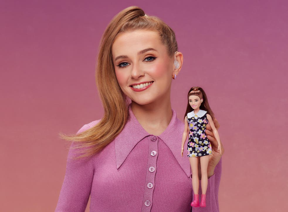 Rose Ayling-Ellis sa at hun var "begeistret" over å se Barbie som gjør det mulig for barn å "omfavne forskjellene sine" (Mattel)
