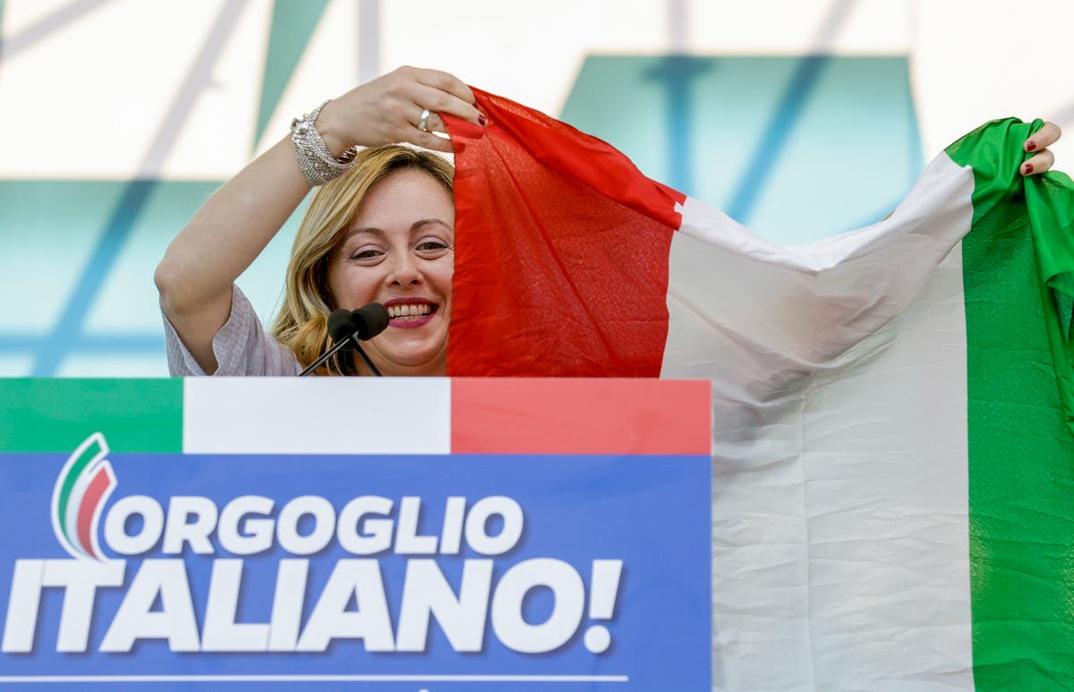 极右翼的意大利领导人梅洛尼在民意调查中乘风破浪