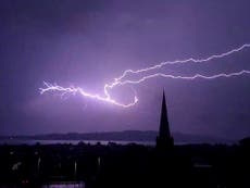 英国が劇的な天候に見舞われる中、「まれな現象」の雷雨喘息に対する警告