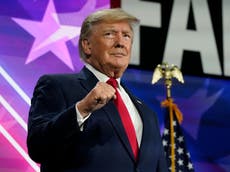 Trump-nyheter – direkte: Poll says majority of Americans back Mar-a-Lago raid as Pence rebukes GOP for FBI attacks