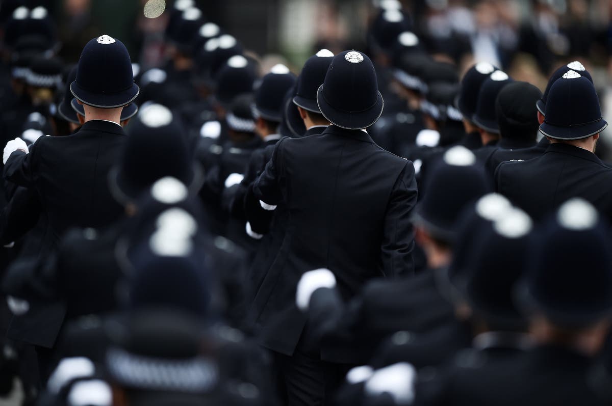 国民の信頼を損なう警察官は「より厳しい制裁に直面しなければならない」