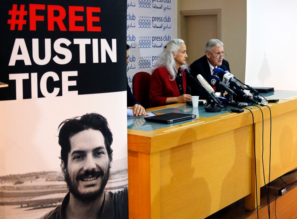 <p>Marc and Debra Tice, the parents of Austin Tice, who is missing in Syria, speak during a press conference, at the Press Club, in Beirut, Líbano, Dec. 4, 2018.  </p>