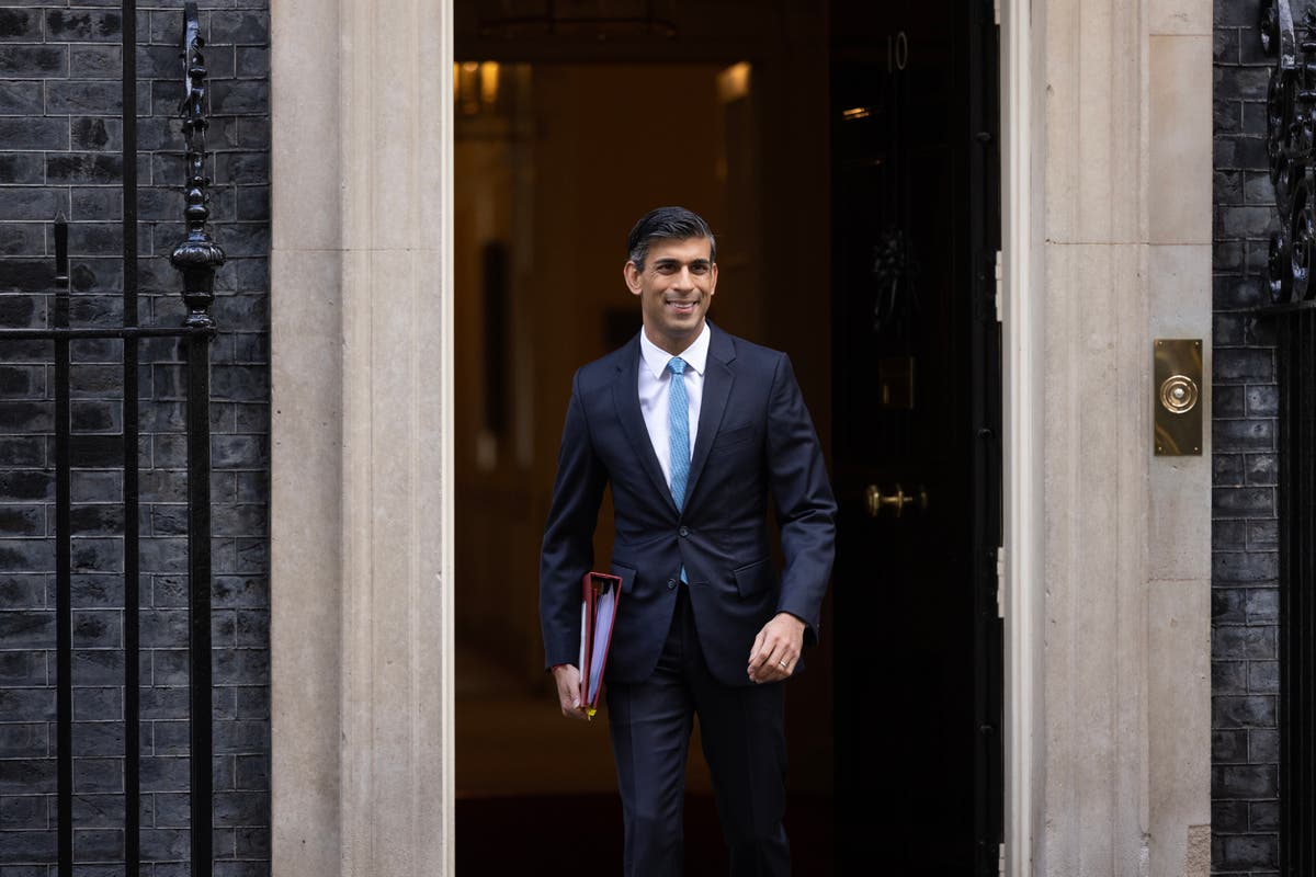 Rishi Sunak news - live: PM mulls limiting foreign students amid Tory backlash over migration jump 1