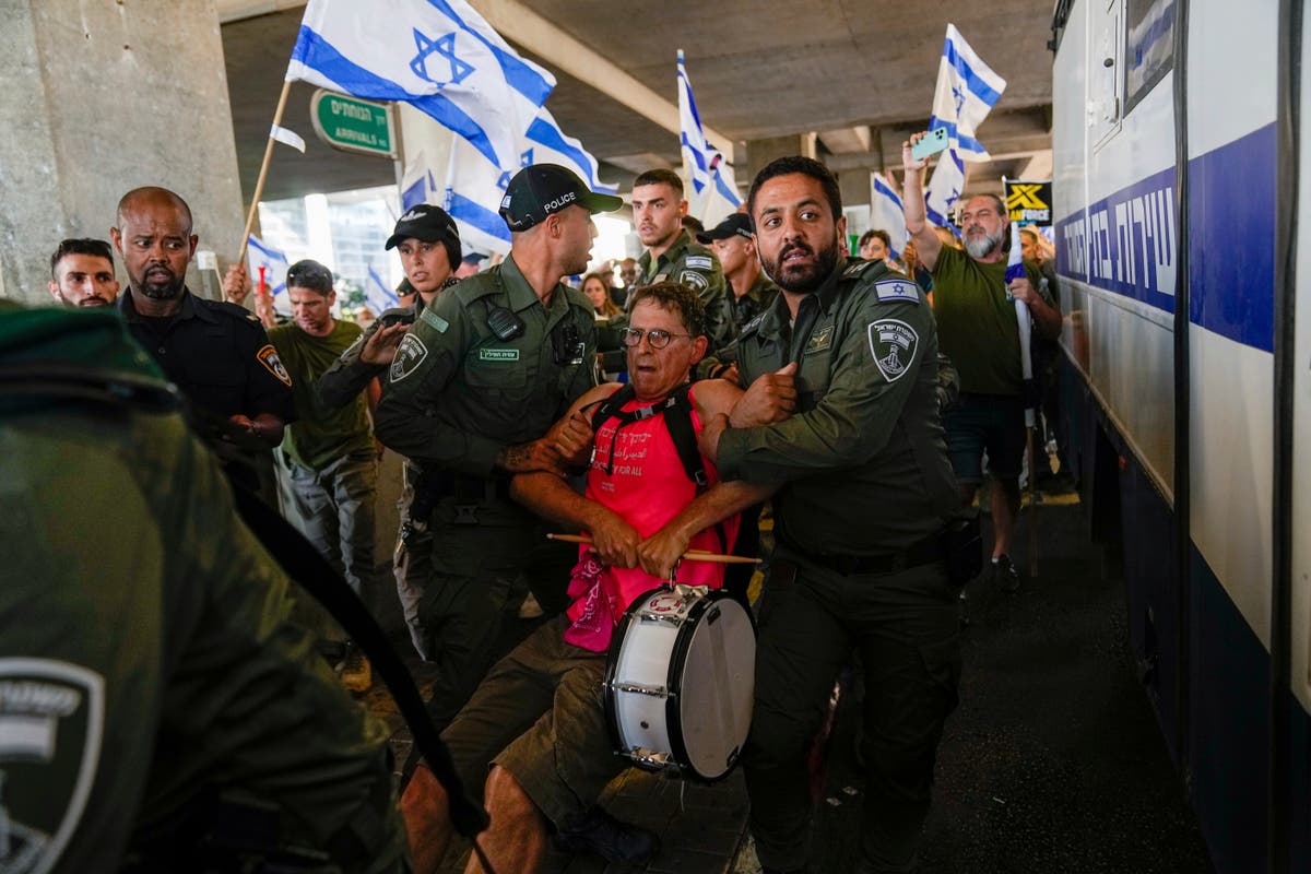 Israelis protest at international airport against judicial overhaul plan Israelis protest at international airport against judicial overhaul plan