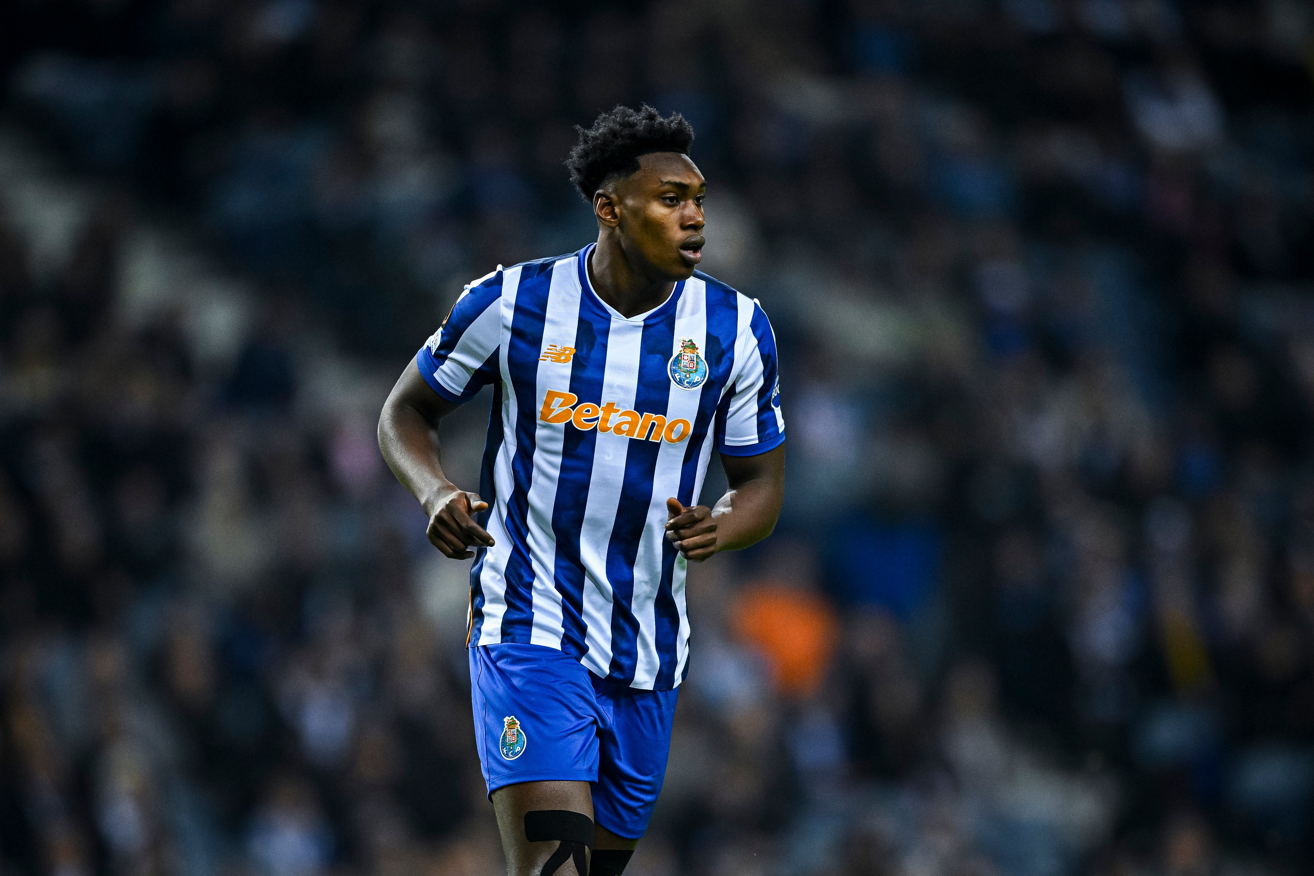 Samu Aghehowa in action for Porto