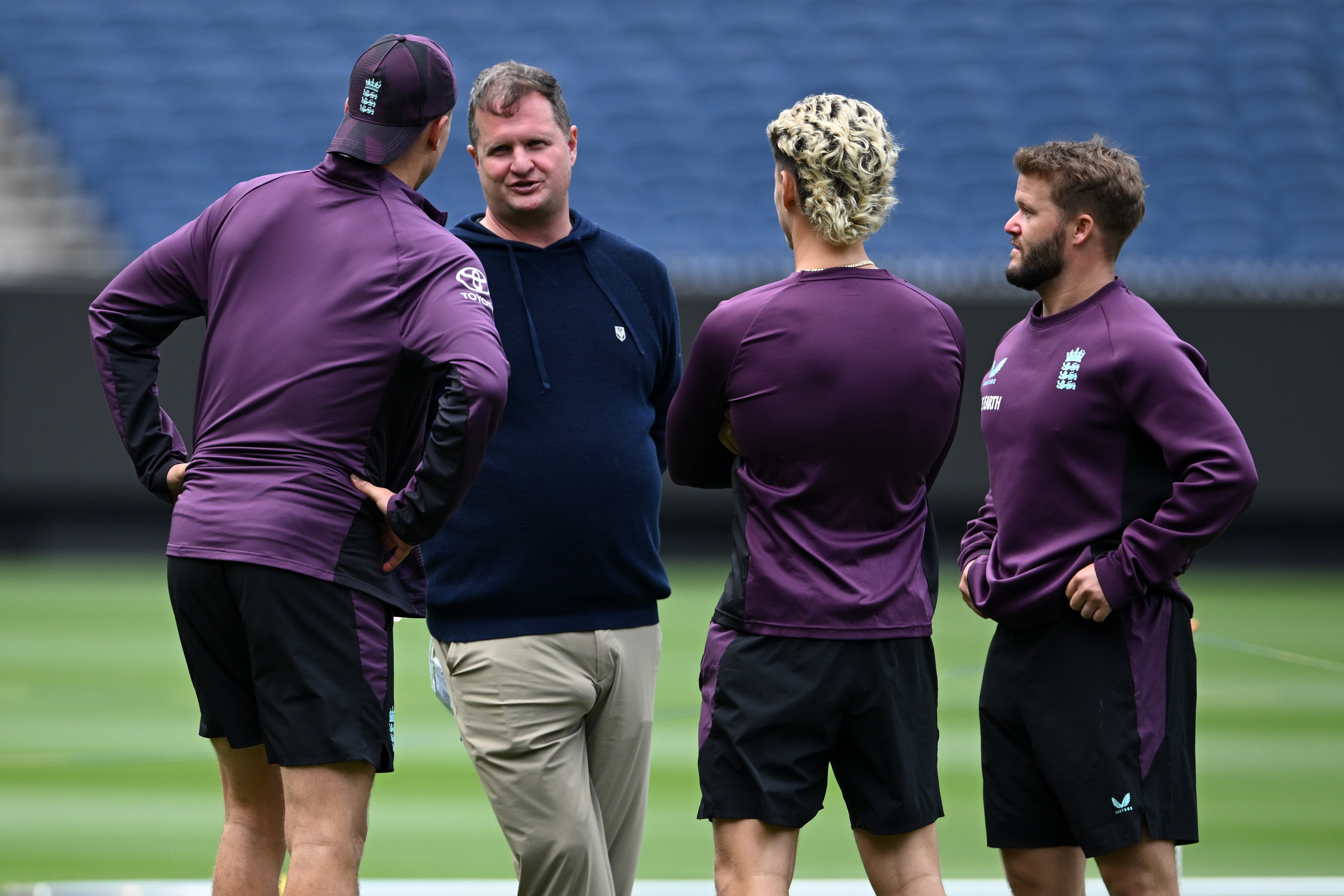 Rob Key speaking with Brydon Carse, Jacob Bethell and Ben Duckett in Sydney
