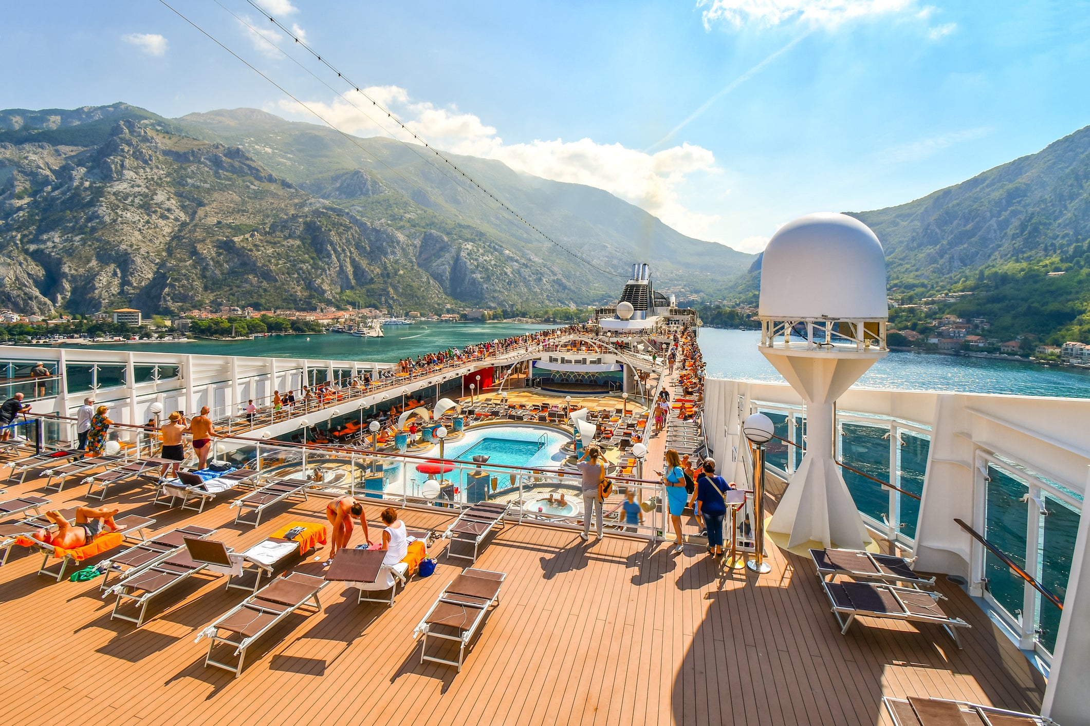 Cruising provides a £147bn global economic boost, report says