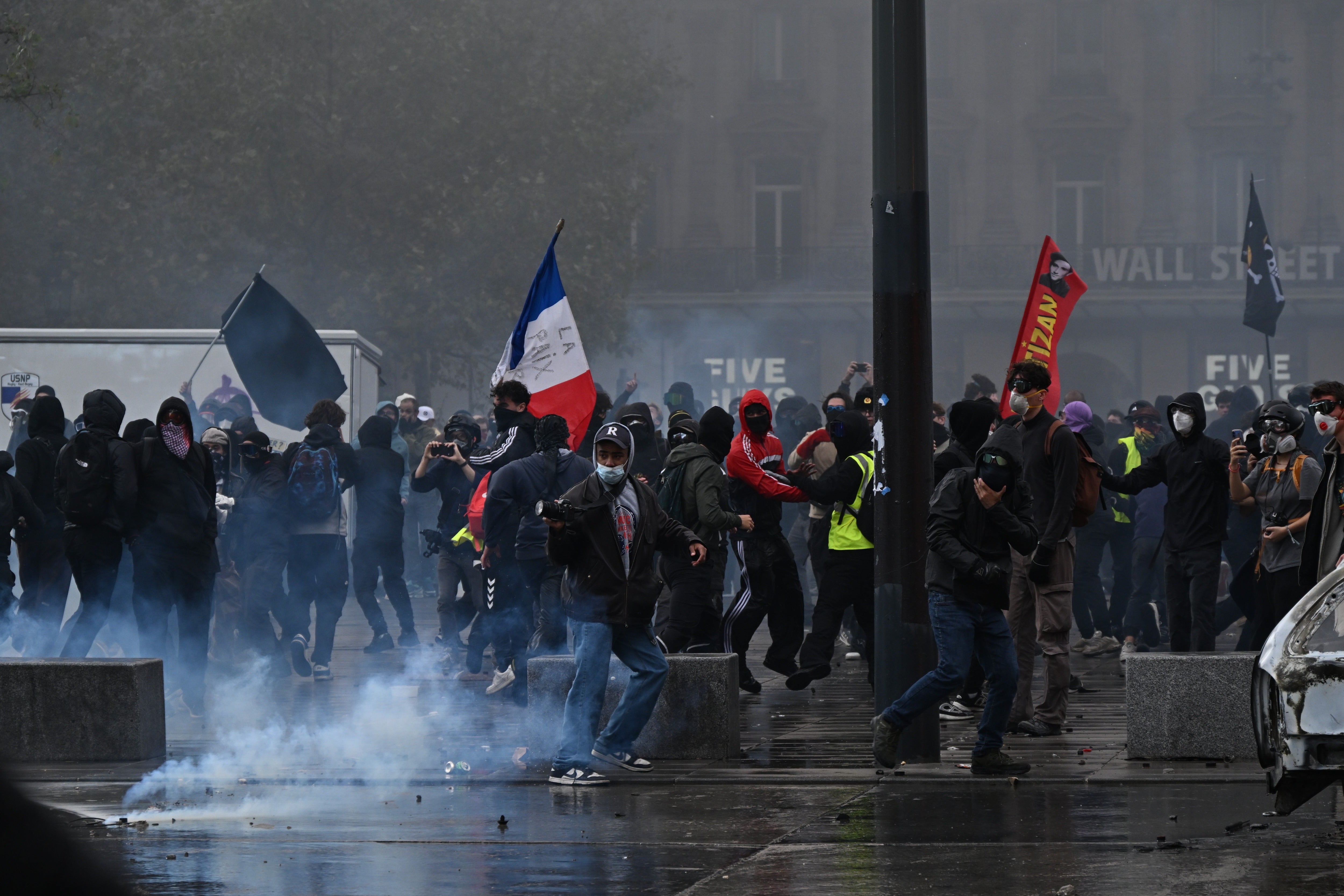 Protesters confront police during a demonstration against rising living costs and in support of students’ grievances in Paris, Saturday, Oct. 17, 2026