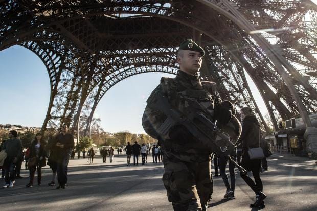 Paris-attacks-france-police-soldier-GettyImages-497241592.jpg