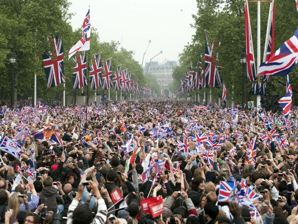 <p><strong>Royal wedding<br/></strong><em>29 April</em></p>
<p>Crowds outside Buckingham Palace for the wedding of Prince William and Catherine Middleton</p>