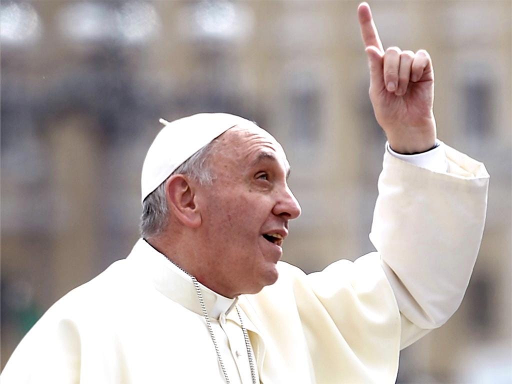 Pope Francis gestures upon his arrival in St Peter&#039;s square