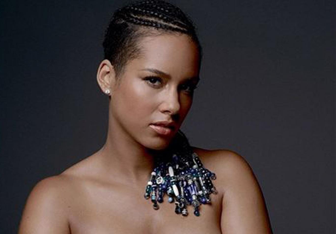 Alicia Keys Leaks Own Nude Photo To Create A Kinder And More Peaceful