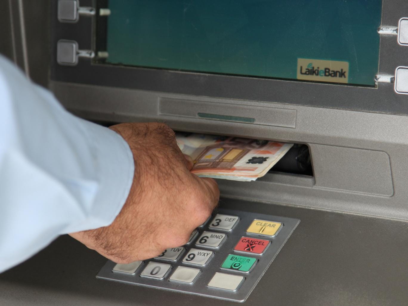 The battle between the banks to attract more current account customers moved up a level this week when Yorkshire Bank (and Clydesdale Bank) launched a market- leading £150 switching incentive.