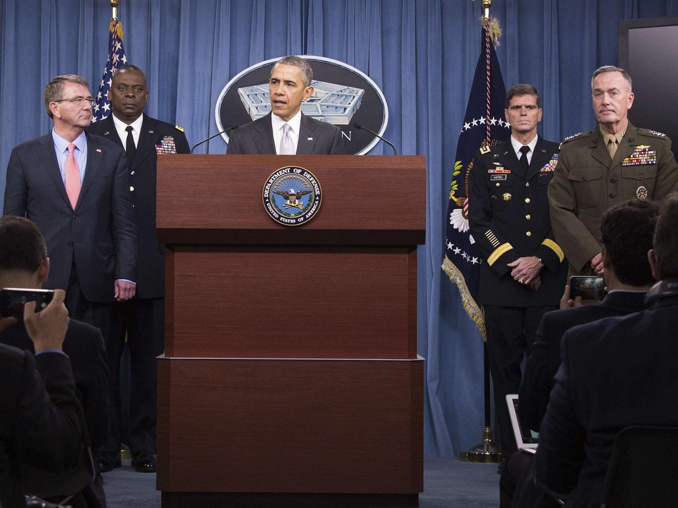 US President Barack Obama, center, speaks to reporters following a National Security Council meeting on the counter-ISIL at the Pentagon. Looking on from left - right are; US Secretary of Defense Ashton Carter, US Central Command Commander General Joseph 