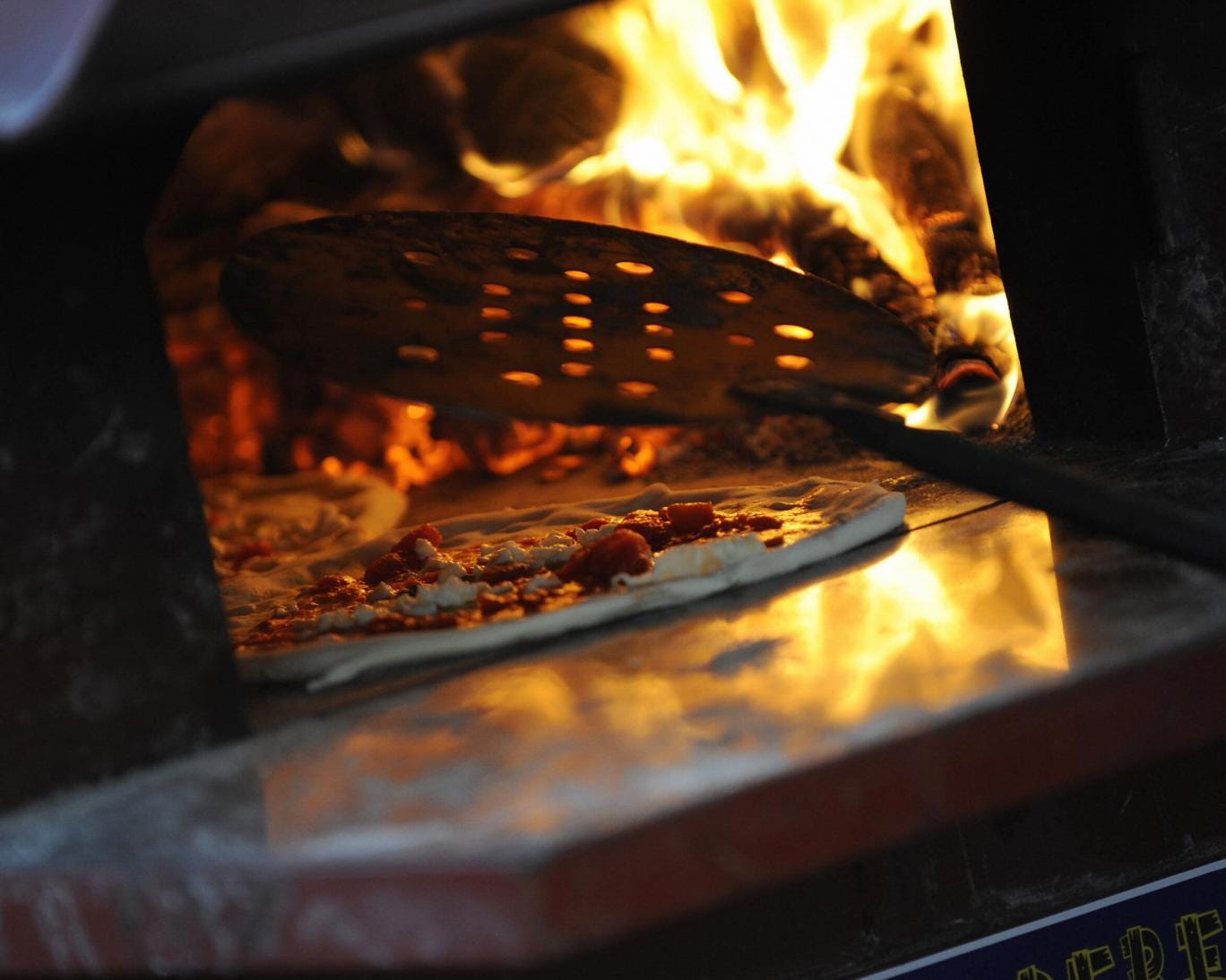 Wood-fired pizza oven