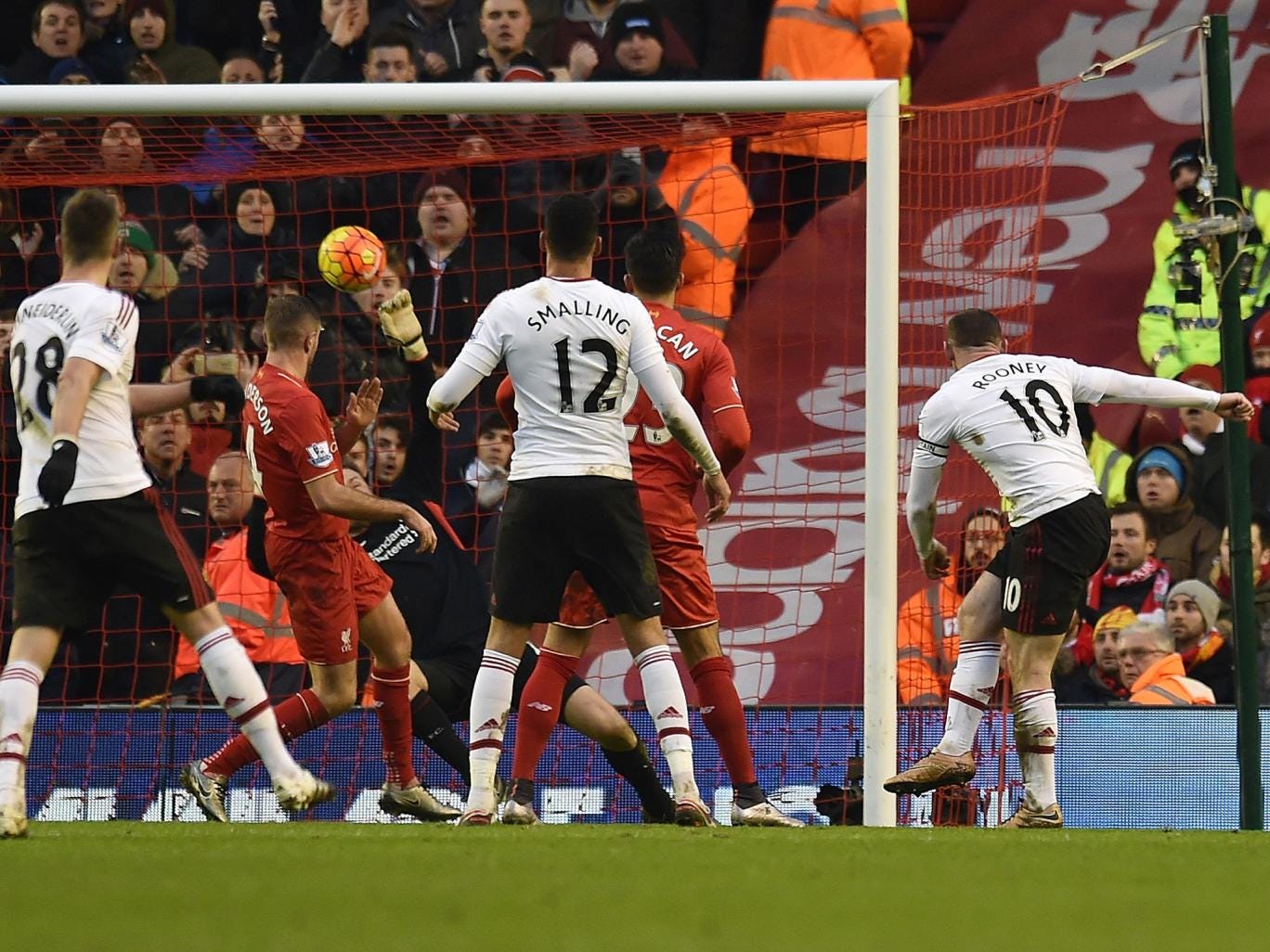 Wayne Rooney scores the winner