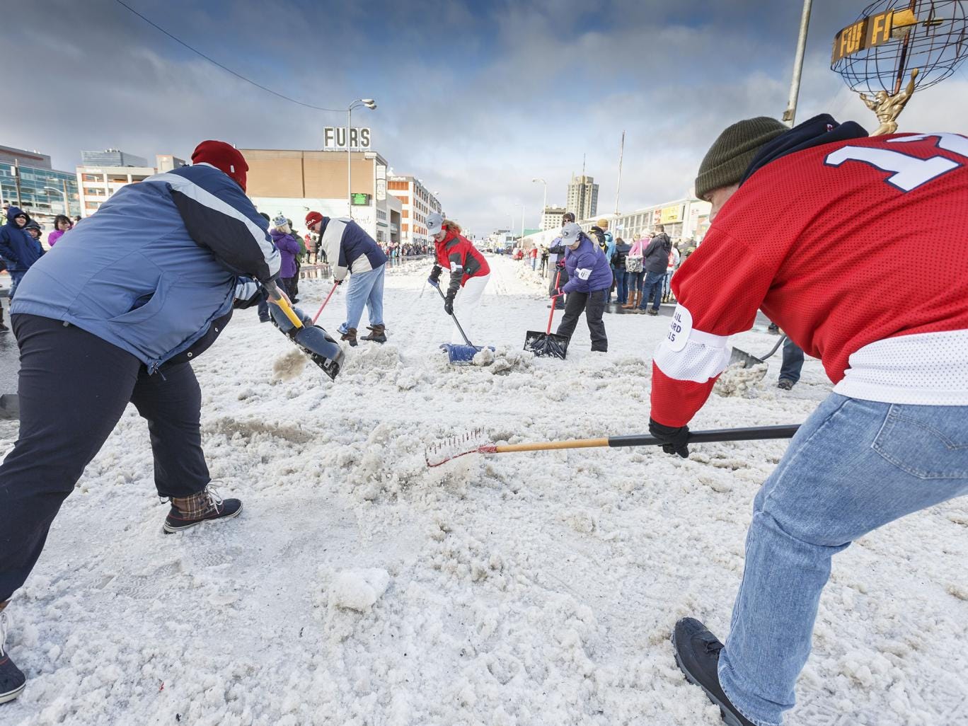 What's the proper technique for shoveling snow? A physical therapist offers specific tips for protecting your back while you dig out this winter. 
