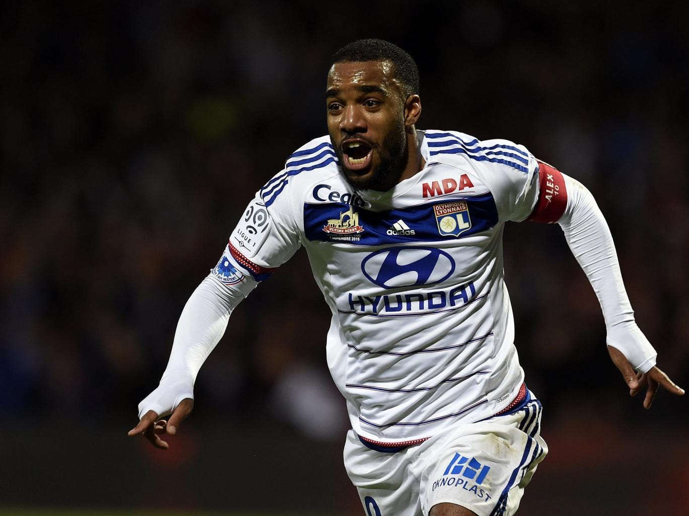 Alexandre Lacazette to Newcastle: Magpies 'op