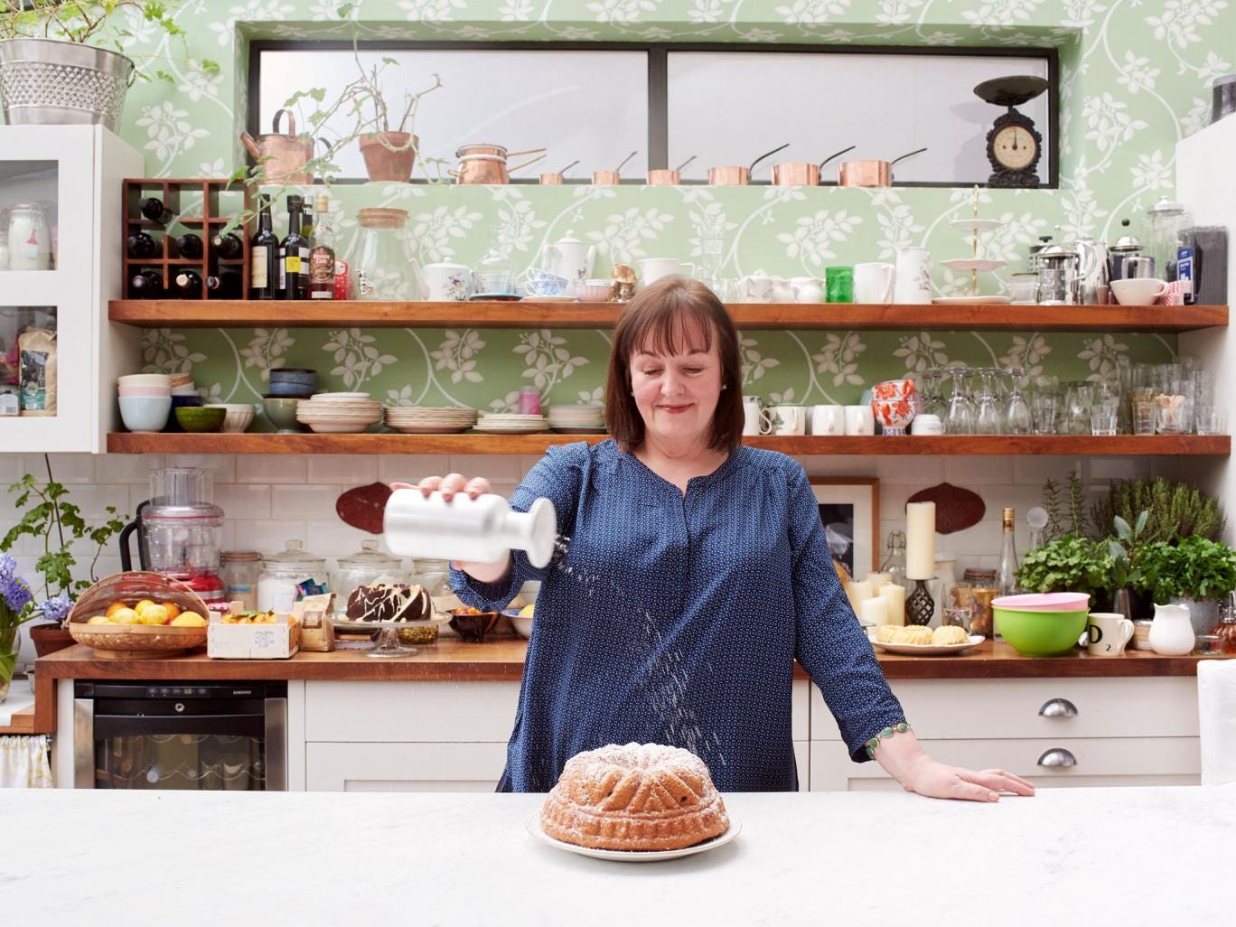 Debora sprinkles her Kugelhopf with icing sugar