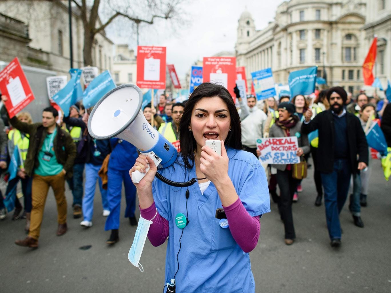 Junior doctors: Would you sign the new contract imposed by Jeremy Hunt?