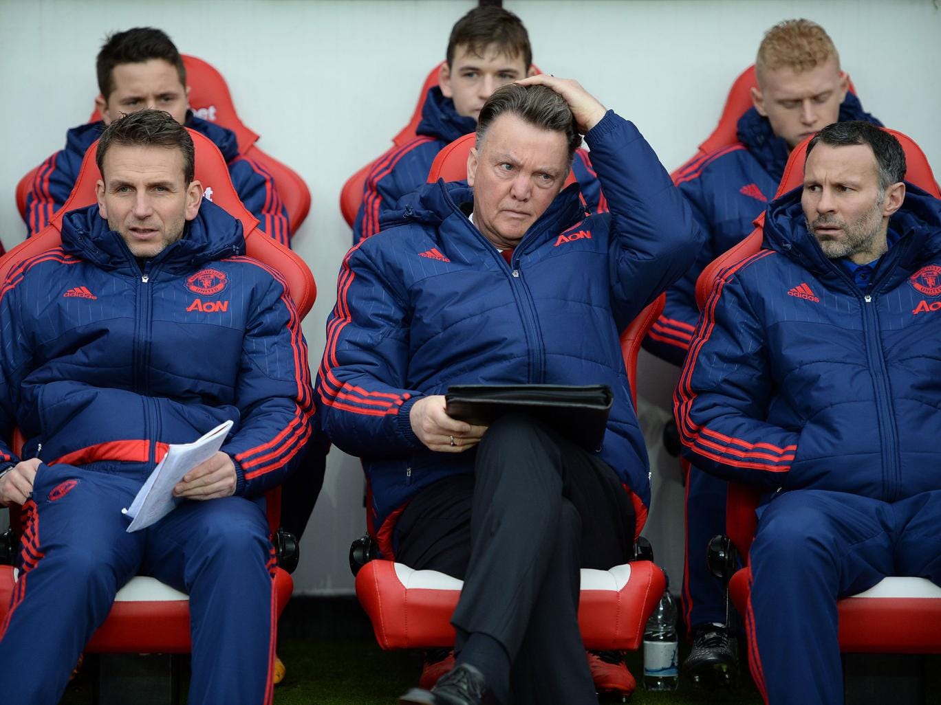 Van Gaal doubts Man United's top-4 chances after latest loss