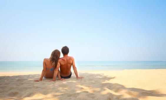 couple-on-beach-960x578.jpg