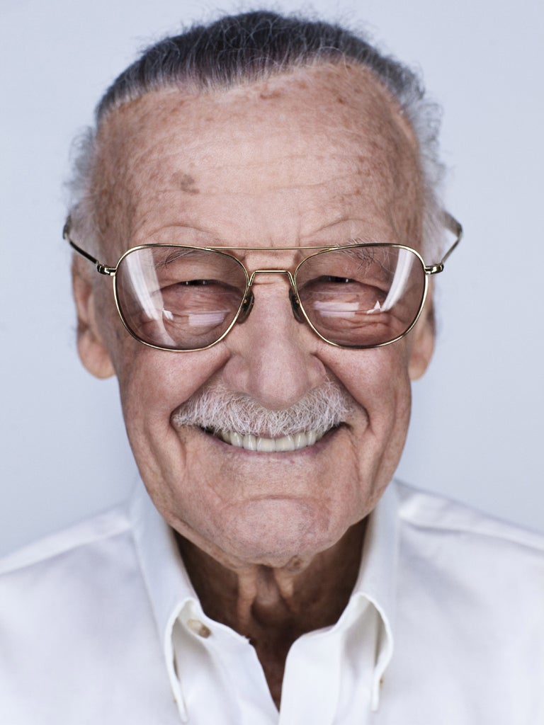 101-år gammel 180 cm høy Stan Lee i 2024