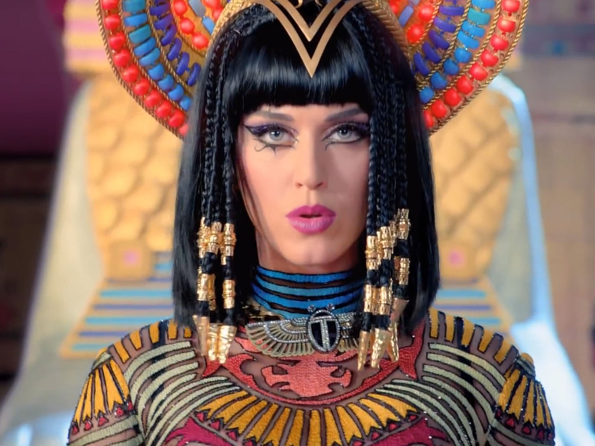 Katy Perry Dark Horse video portrays blasphemy - BBC News