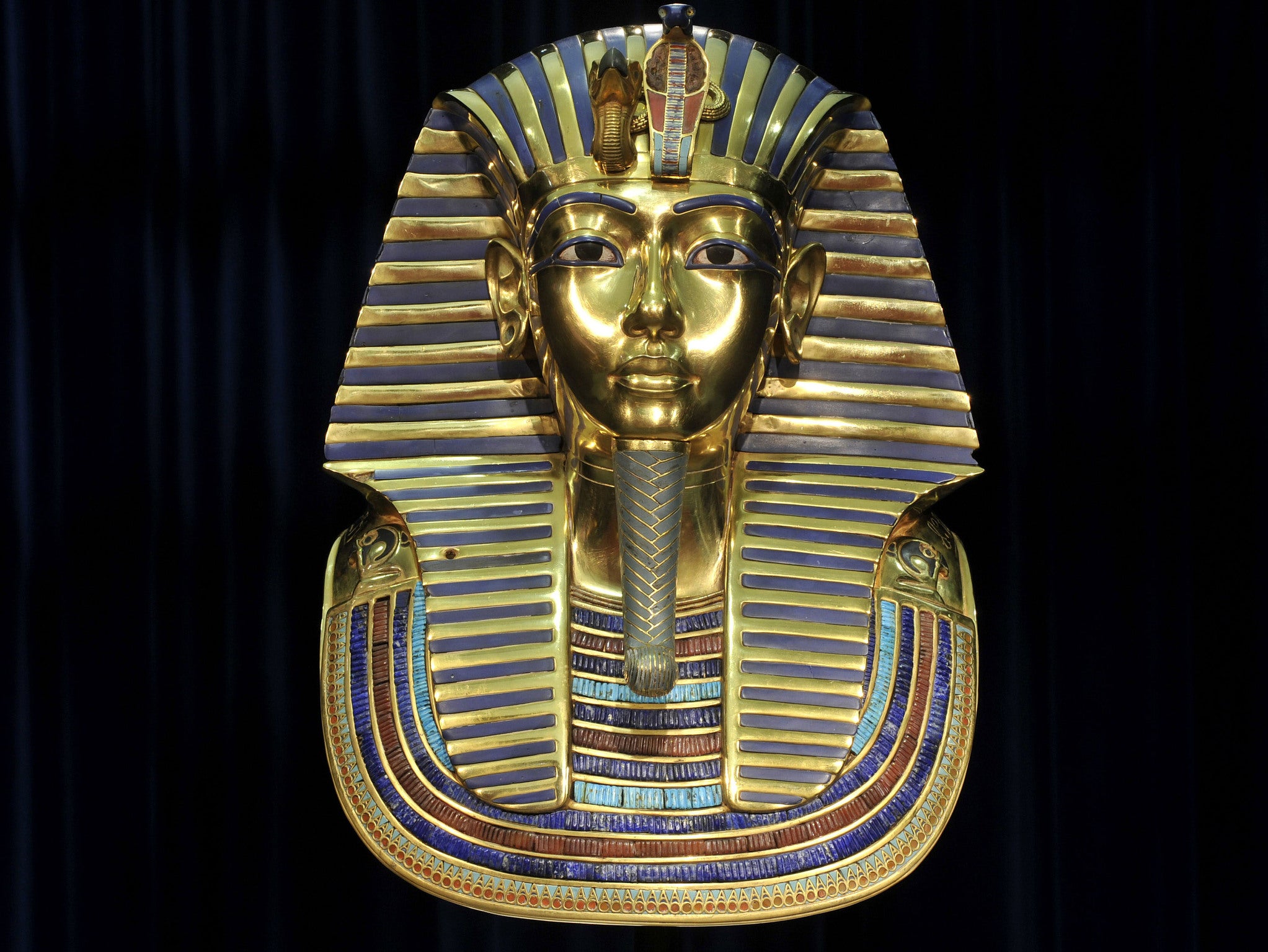 Tutankhamun S Beard Snapped Off And Stuck Back On With The Wrong Glue