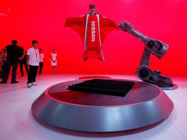 A visitor tries a Nissan VR experience at the International Automobile Exhibition in Guangzhou, Chine