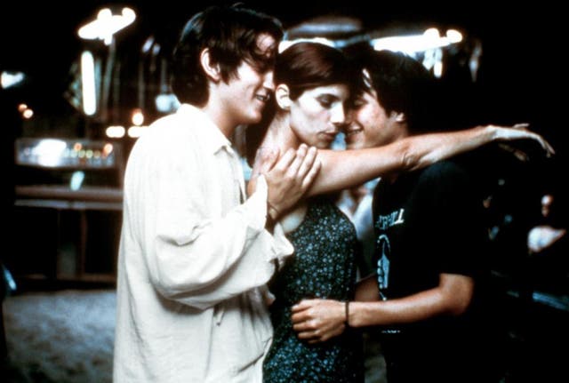 Alfonso Cuarón’s raucous classic inverts the American sex comedy: Julio (Gael García Bernal) and Tenoch (Diego Luna) are stereotypical, sex-obsessed young men distraught at the concept of their girlfriends leaving the country. Choosing to live as bachelors, they befriend an older woman (Maribel Verdú), who seduces both of them. Ennå, the film drives them towards one, real truth: their own bisexuality, finally freed during the film’s famous threesome.

Though Y Tu Mamá También's conclusion is tragic - Julio and Tenoch's reject their own truth, turn their backs on each other, and suppress their feelings - their threesome still marks a moment of genuine, harmonious sensuality. 