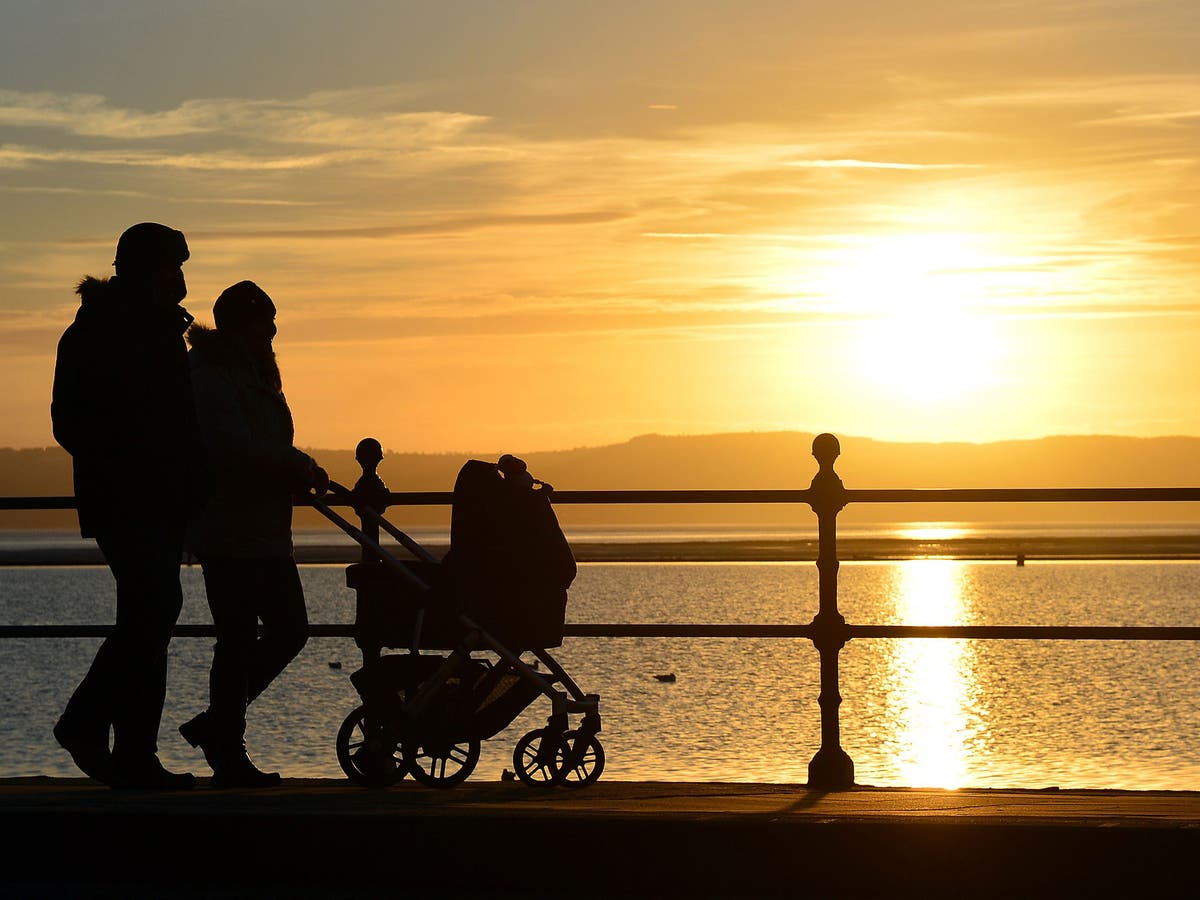 Opinião: Paternity leave is for losers? We need to stop these toxic stereotypes