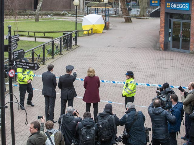 Home Secretary Amber Rudd visited the scene of the nerve agent attack at the Maltings shopping centre on 9 Março.