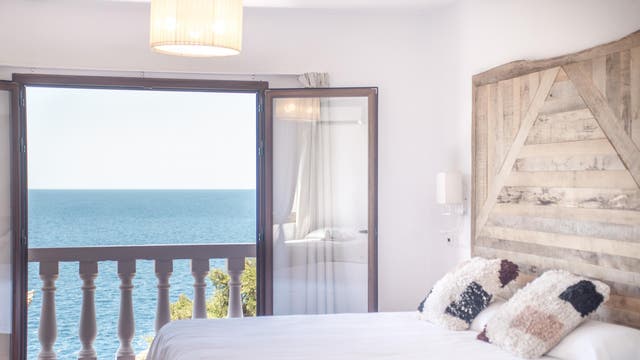 
Watch the sun set from the comfort of your bedroom at La Torre
<a href ="http://www.booking.com/hotel/es/hostal-la-torre-cap-negret.en-gb.html?aid=1647697&amp;label=a8933286-gallery" target="_blank" class="body-gallery" data-vars-item-name="GL-9351151-http://www.booking.com/hotel/es/hostal-la-torre-cap-negret.en-gb.html?aid=1647697&amp;label=a8933286-gallery" data-vars-event-id="c6">Check availability</en>


